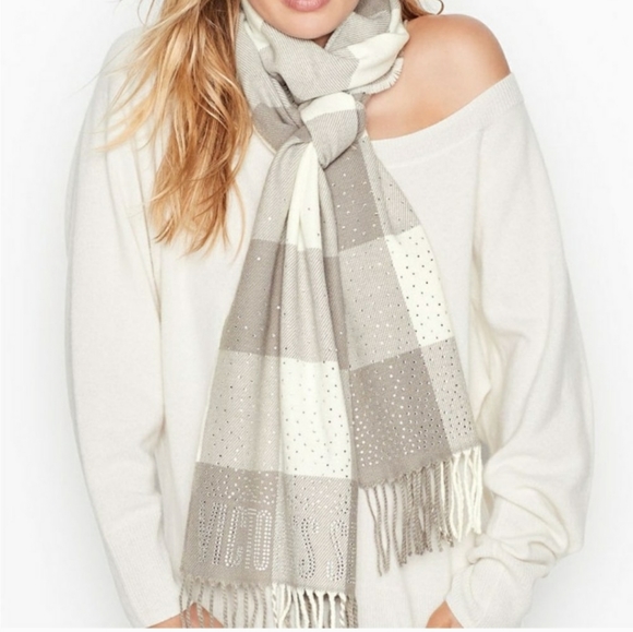 NWOT Victoria’s Secret Scarf Gray White Buffalo Plaid Crystal Embellish Logo - Picture 1 of 8